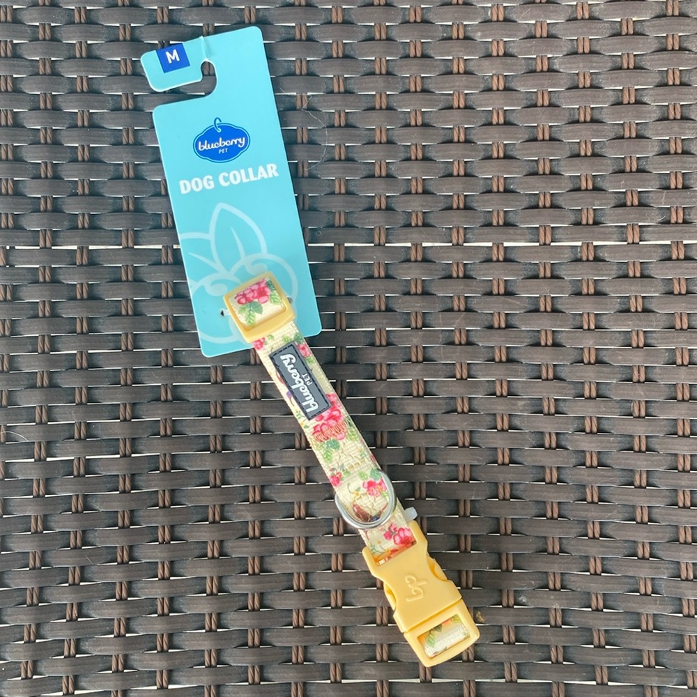 Medium floral dog collar